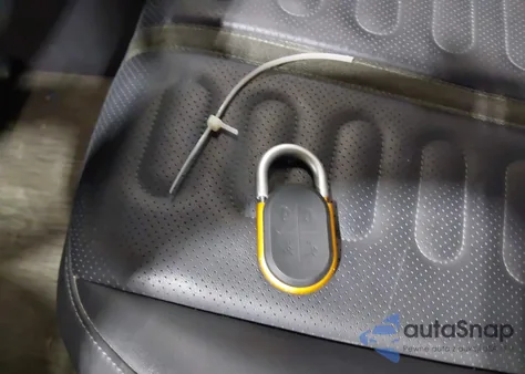 2022 Rivian R1T Launch Edition z USA, uszkodzony, nr VIN 7FCTGAAL2NN000724